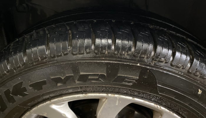 2017 Honda Amaze 1.2L I-VTEC VX AT, Petrol, Automatic, 1,08,147 km, Left Front Tyre Tread