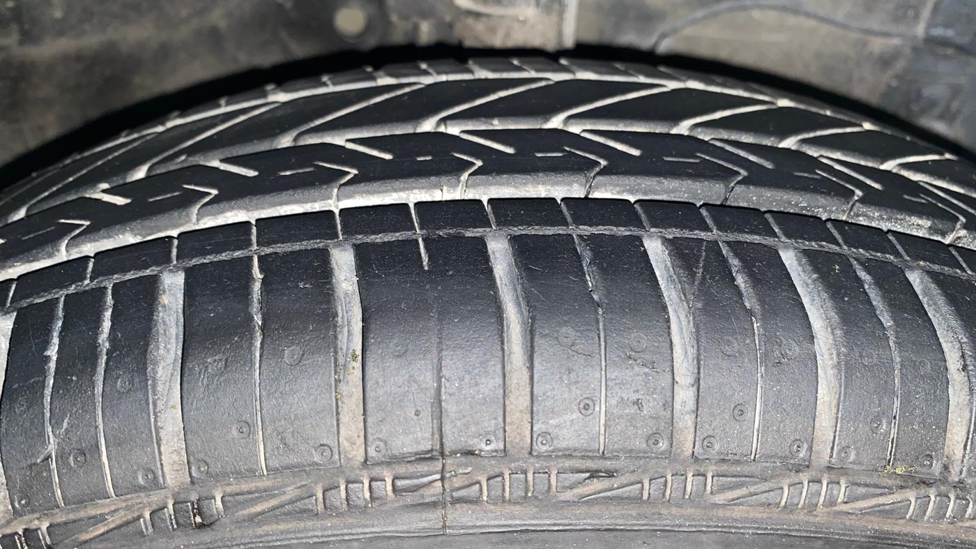 2016 Maruti Swift VDI, Diesel, Manual, 61,322 km, Right Front Tyre Tread