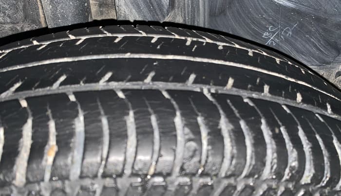 2016 Maruti Swift VDI, Diesel, Manual, 61,322 km, Right Rear Tyre Tread