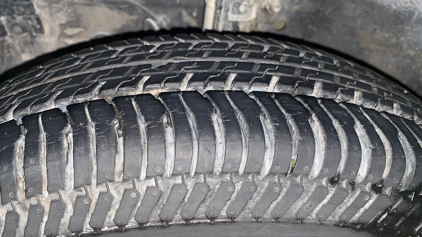 2016 Maruti Swift VDI, Diesel, Manual, 61,322 km, Left Front Tyre Tread