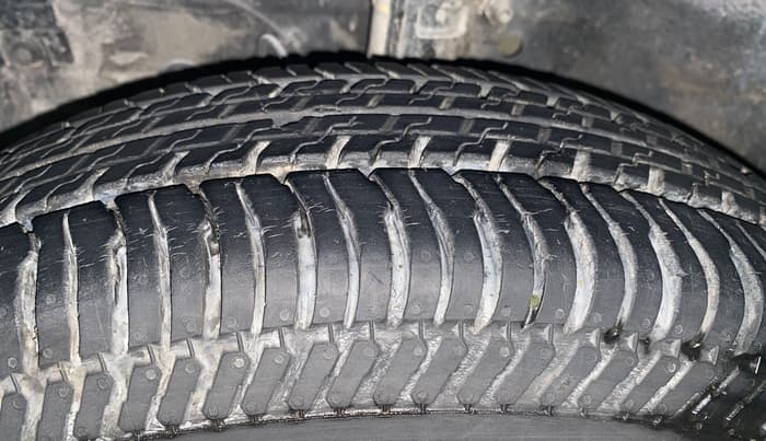 2016 Maruti Swift VDI, Diesel, Manual, 61,322 km, Left Front Tyre Tread