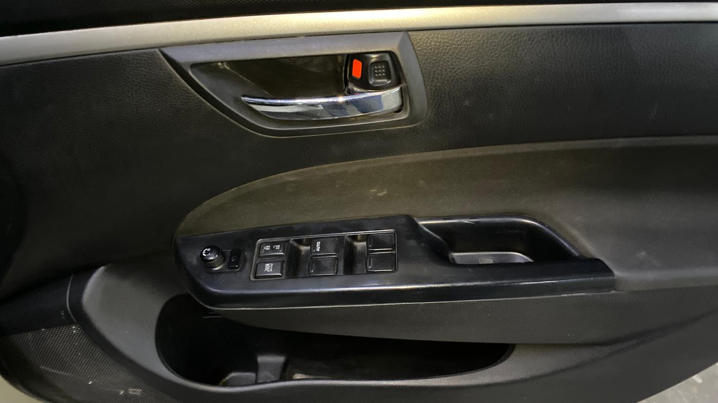 2016 Maruti Swift VDI, Diesel, Manual, 61,322 km, Driver Side Door Panels Control