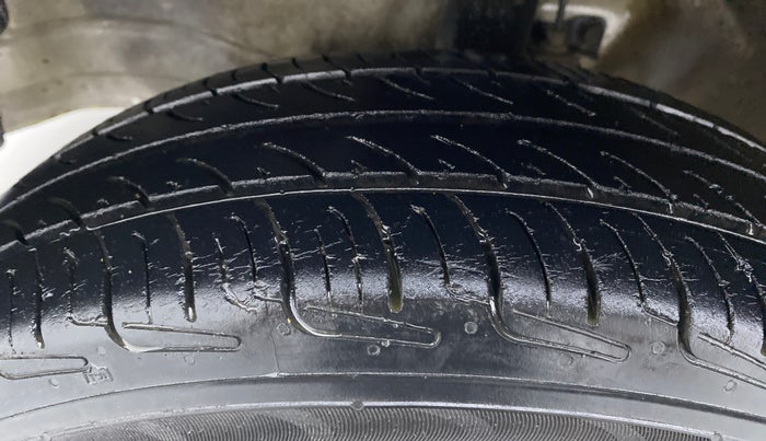 2011 Maruti Wagon R 1.0 LXI, Petrol, Manual, 38,315 km, Left Front Tyre Tread