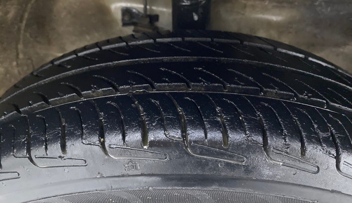 2011 Maruti Wagon R 1.0 LXI, Petrol, Manual, 38,315 km, Right Front Tyre Tread