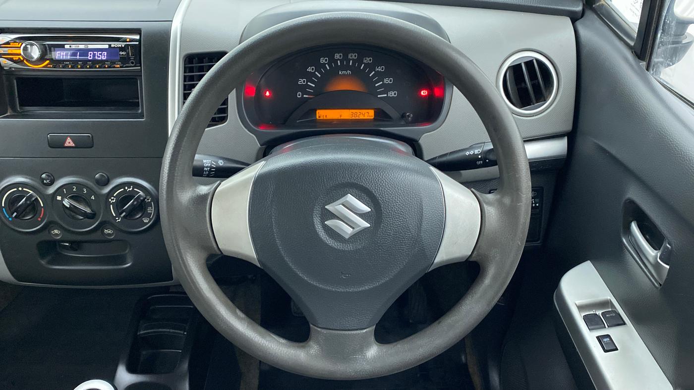 2011 Maruti Wagon R 1.0 LXI, Petrol, Manual, 38,315 km, Steering Wheel Close Up