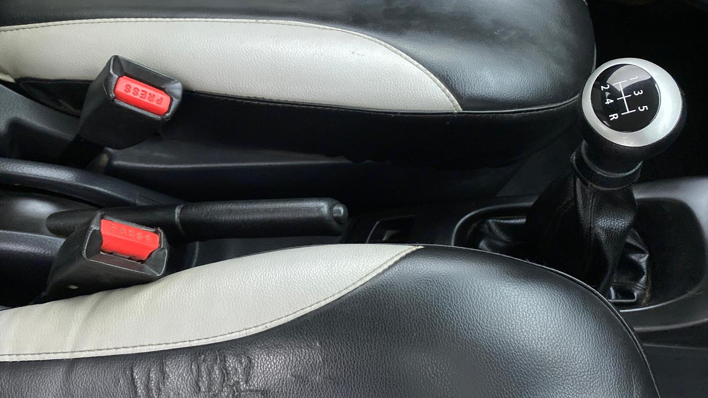2011 Maruti Wagon R 1.0 LXI, Petrol, Manual, 38,315 km, Gear Lever