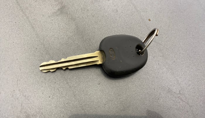 2013 Hyundai i10 MAGNA 1.2, CNG, Manual, 91,614 km, Key Close Up