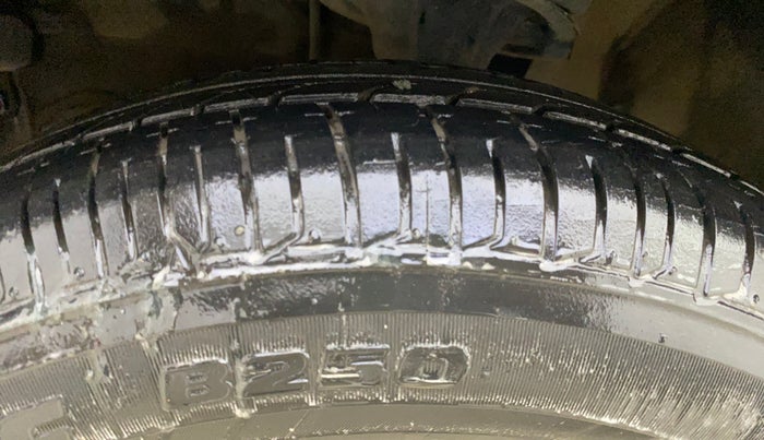 2013 Hyundai i10 MAGNA 1.2, CNG, Manual, 91,614 km, Left Front Tyre Tread