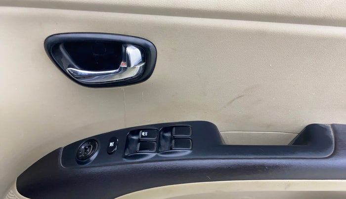 2013 Hyundai i10 MAGNA 1.2, CNG, Manual, 91,614 km, Driver Side Door Panels Control