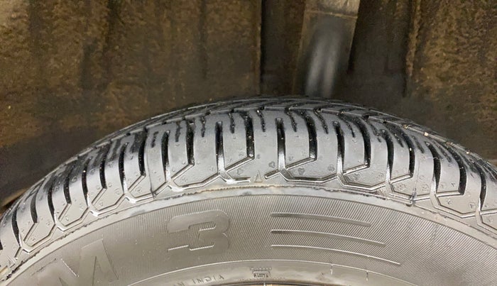 2017 Renault Kwid RXT 1.0 AMT, Petrol, Automatic, 82,539 km, Left Rear Tyre Tread