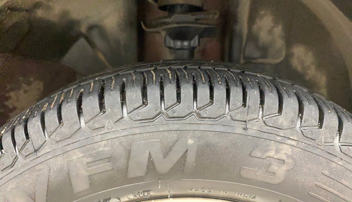 2017 Renault Kwid RXT 1.0 AMT, Petrol, Automatic, 82,539 km, Right Front Tyre Tread