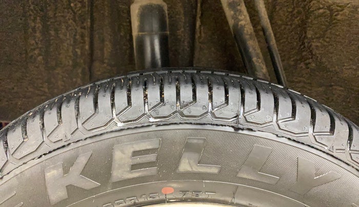 2017 Renault Kwid RXT 1.0 AMT, Petrol, Automatic, 82,539 km, Right Rear Tyre Tread