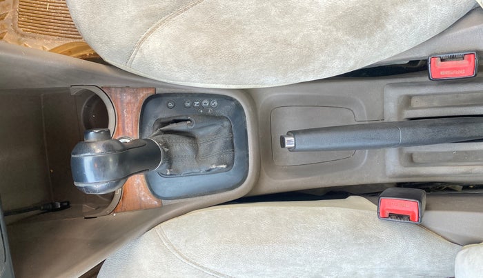 2012 Skoda Rapid ELEGANCE 1.6 MPI AT, Petrol, Automatic, 38,001 km, Gear Lever