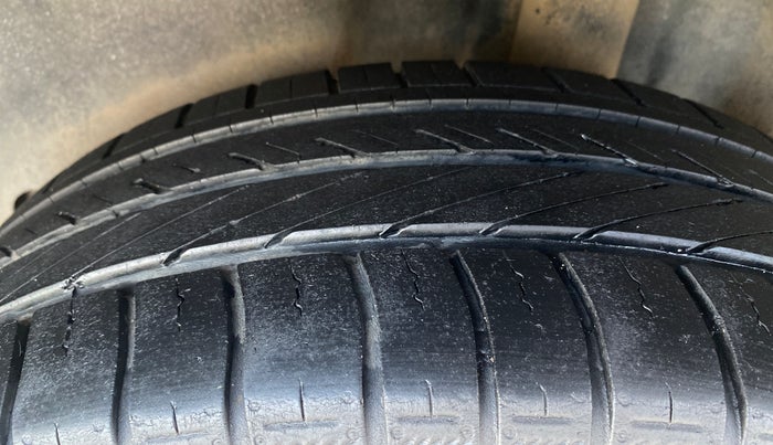 2012 Skoda Rapid ELEGANCE 1.6 MPI AT, Petrol, Automatic, 38,001 km, Left Rear Tyre Tread