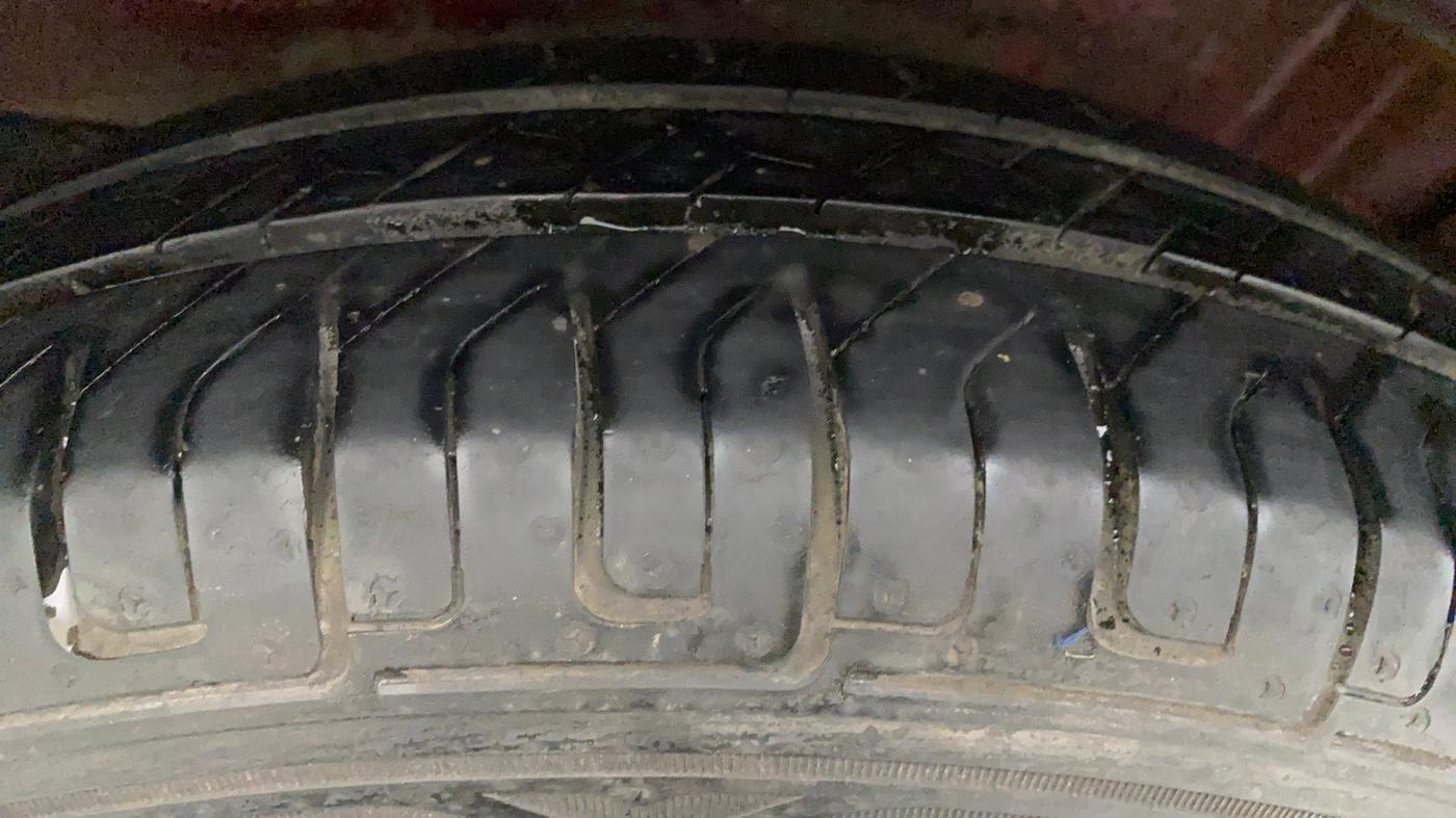 2011 Maruti Wagon R 1.0 LXI CNG, CNG, Manual, 72,438 km, Right Front Tyre Tread