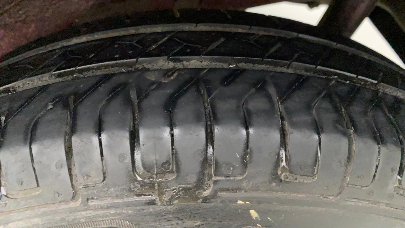2011 Maruti Wagon R 1.0 LXI CNG, CNG, Manual, 72,438 km, Left Front Tyre Tread