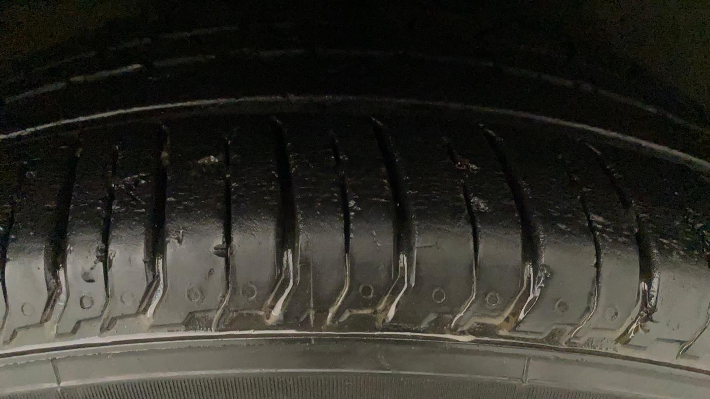 2021 Hyundai NEW I20 ASTA (O) 1.0 TURBO GDI DCT, Petrol, Automatic, 14,008 km, Right Front Tyre Tread