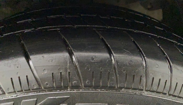 2011 Honda City 1.5L I-VTEC S MT, CNG, Manual, 1,16,586 km, Left Front Tyre Tread