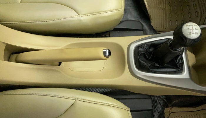 2011 Honda City 1.5L I-VTEC S MT, CNG, Manual, 1,16,586 km, Gear Lever