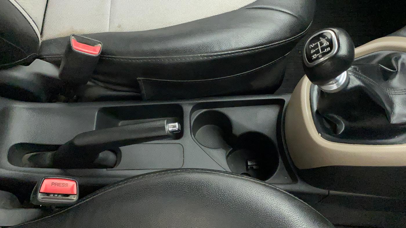 2016 Hyundai Grand i10 SPORTZ 1.2 KAPPA VTVT, Petrol, Manual, 70,554 km, Gear Lever