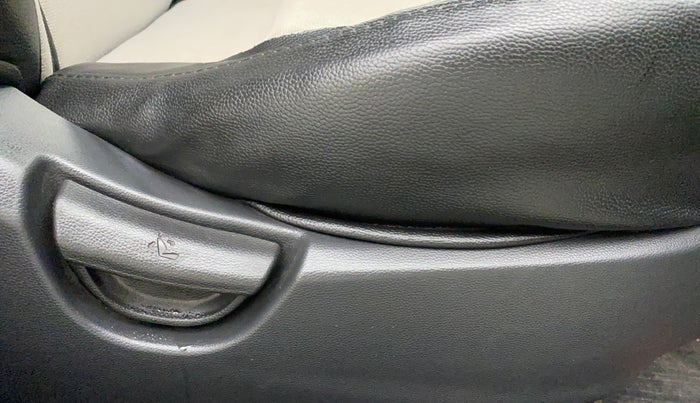 2016 Hyundai Grand i10 SPORTZ 1.2 KAPPA VTVT, Petrol, Manual, 70,554 km, Driver Side Adjustment Panel