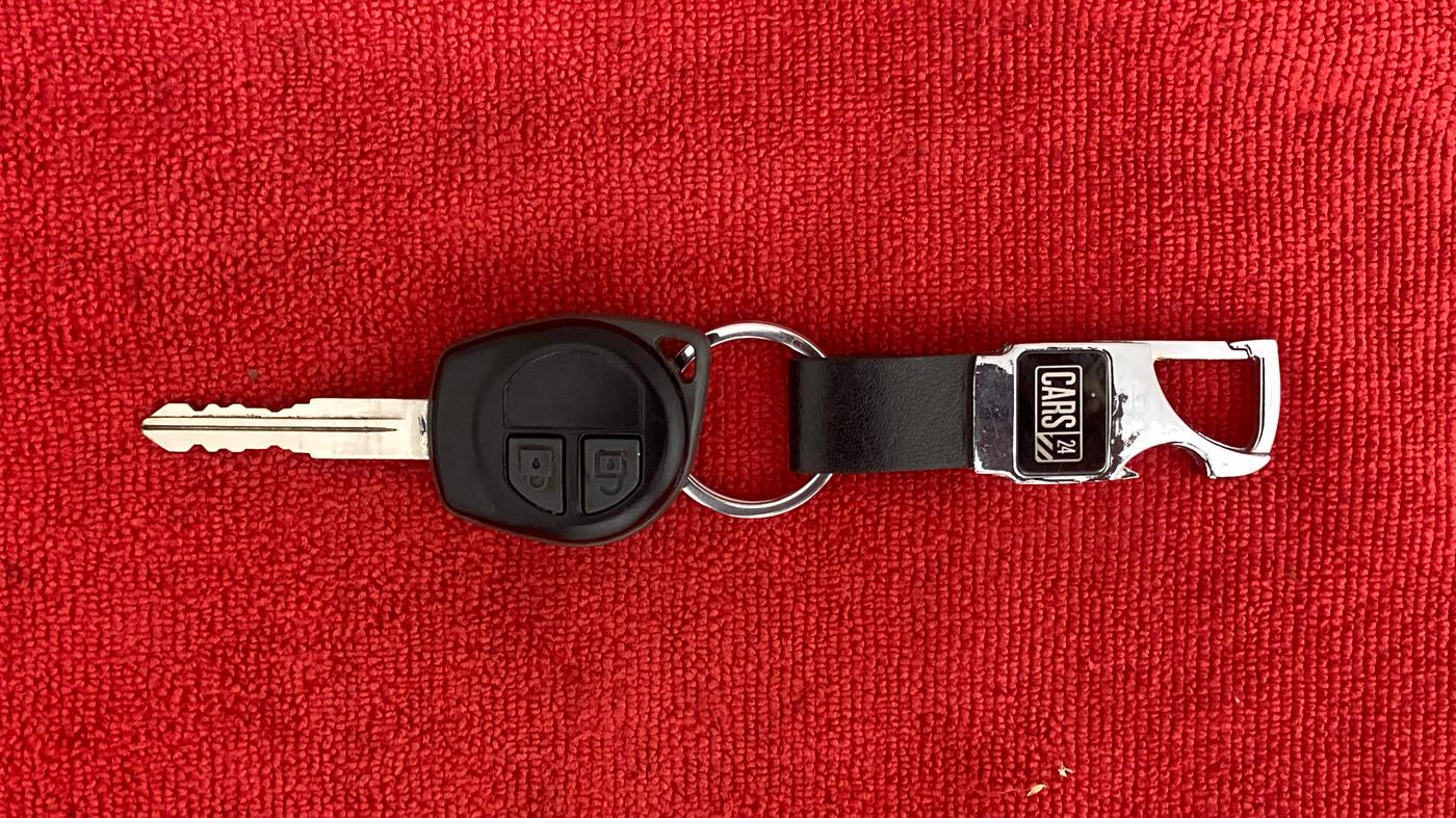 2016 Maruti Swift Dzire VXI, Petrol, Manual, 68,086 km, Key Close Up