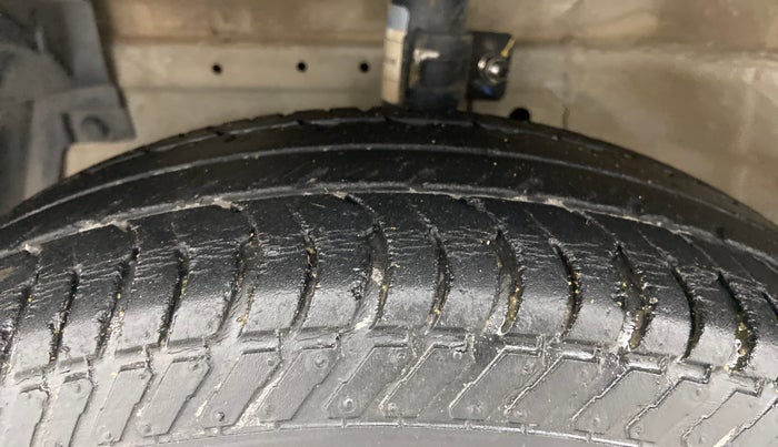 2016 Maruti Swift Dzire VXI, Petrol, Manual, 68,086 km, Left Front Tyre Tread