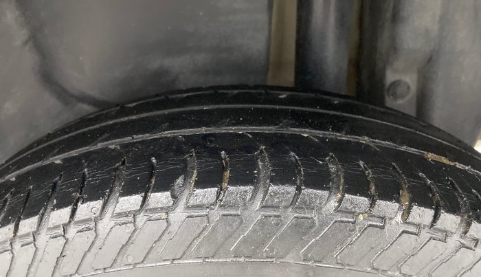 2016 Maruti Swift Dzire VXI, Petrol, Manual, 68,086 km, Left Rear Tyre Tread