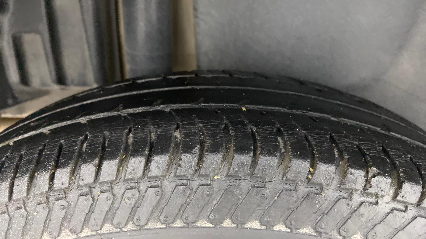 2016 Maruti Swift Dzire VXI, Petrol, Manual, 68,086 km, Right Rear Tyre Tread