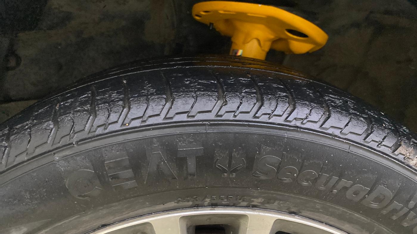 2015 Toyota Corolla Altis VL CVT PETROL, Petrol, Automatic, 79,233 km, Left Front Tyre Tread
