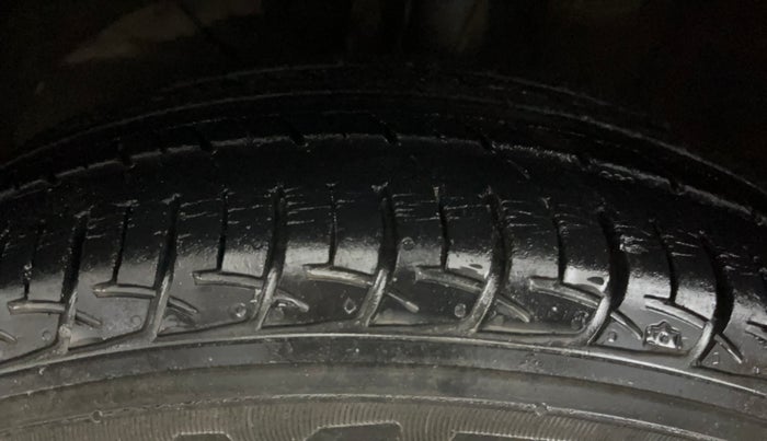 2018 Maruti Baleno DELTA PETROL 1.2, Petrol, Manual, 35,810 km, Left Front Tyre Tread