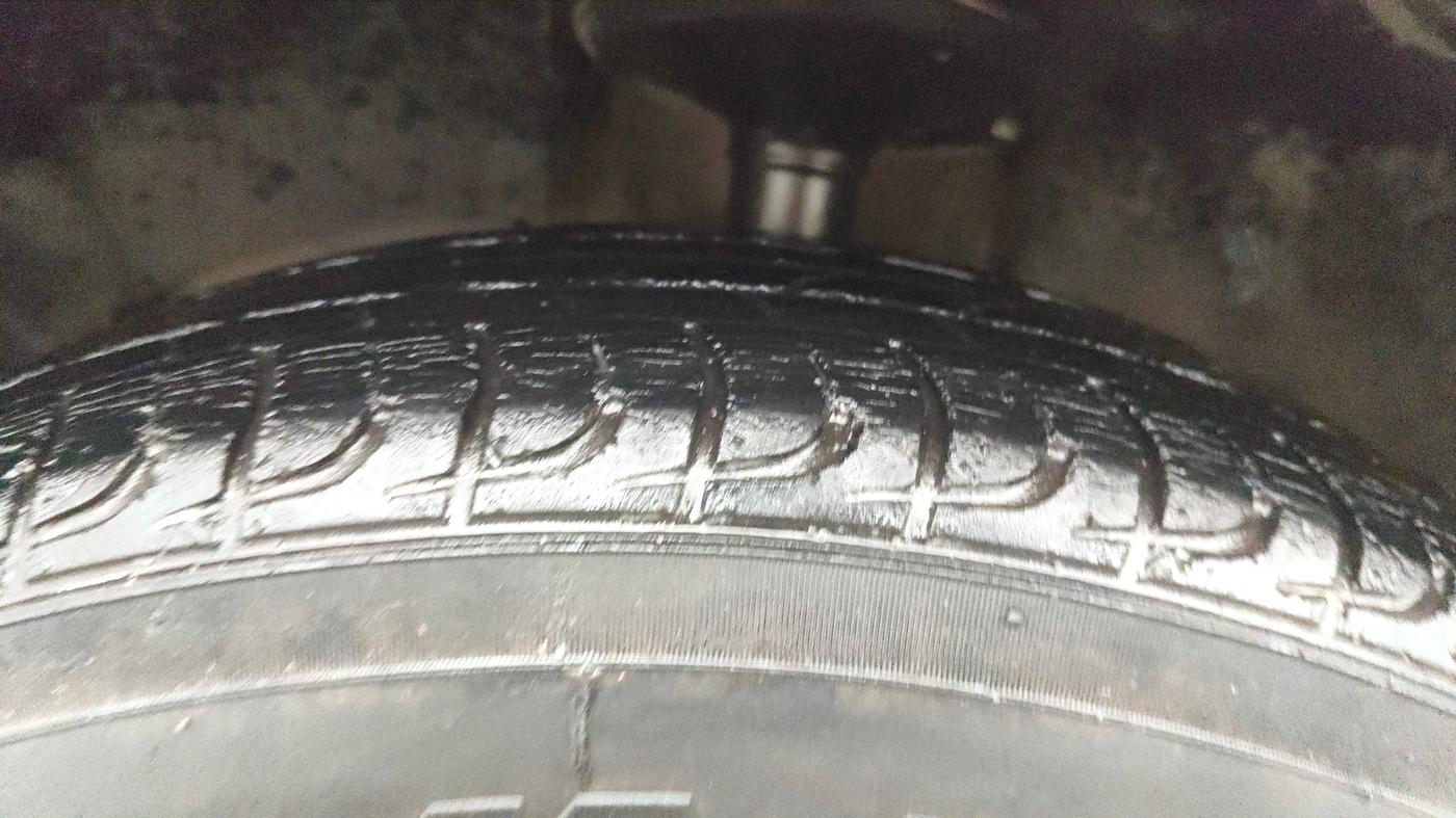 2013 Renault Duster 85 PS RXL DIESEL, Diesel, Manual, 1,07,600 km, Left Front Tyre Tread