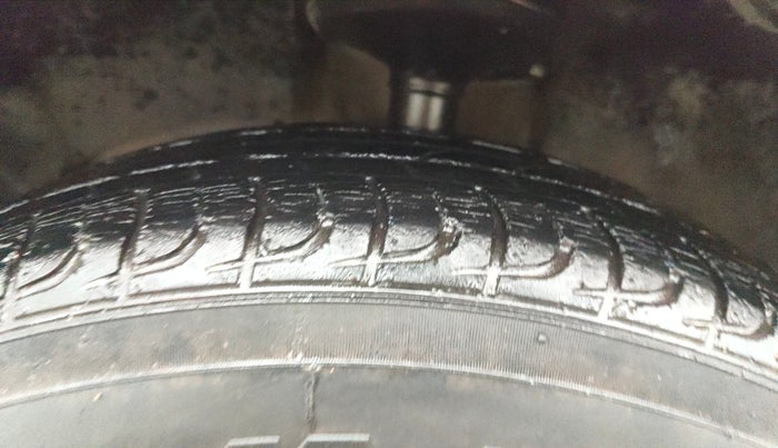 2013 Renault Duster 85 PS RXL DIESEL, Diesel, Manual, 1,07,600 km, Left Front Tyre Tread