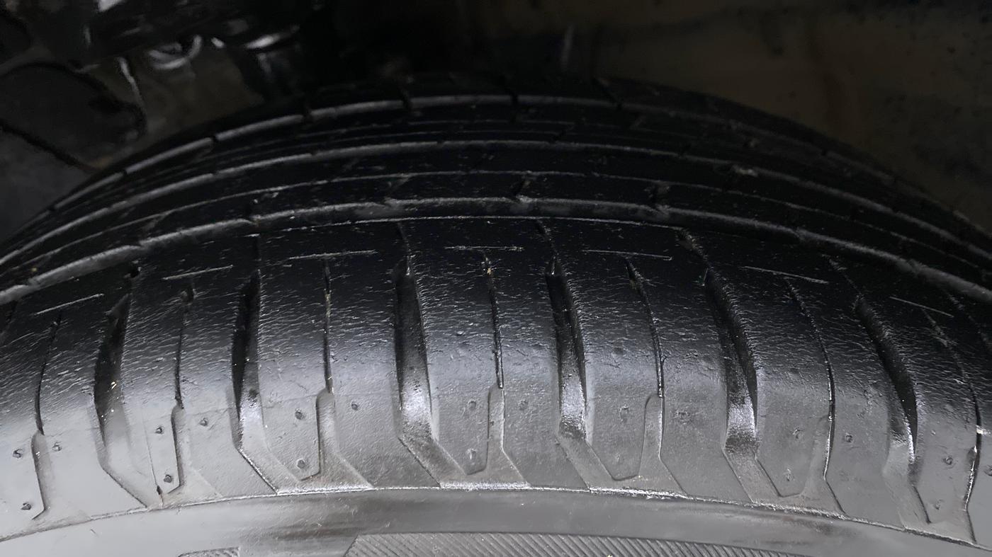 2020 Hyundai Verna SX (O) TURBO GDI AT, Petrol, Automatic, 32,205 km, Left Front Tyre Tread