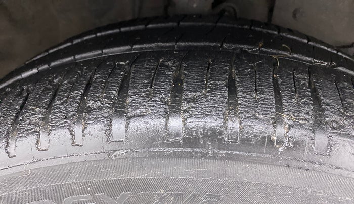 2012 Honda City 1.5L I-VTEC V MT, Petrol, Manual, 1,18,753 km, Right Front Tyre Tread