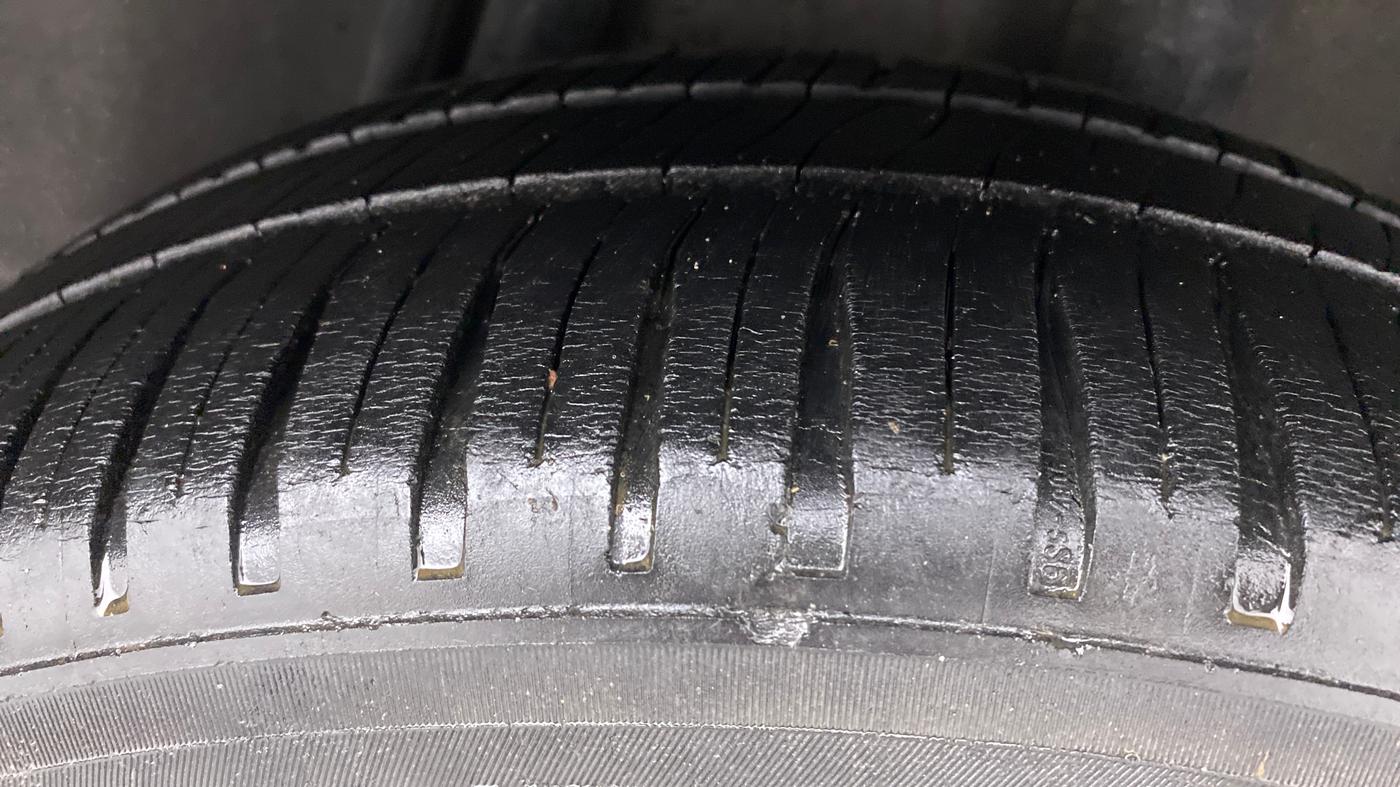2012 Honda City 1.5L I-VTEC V MT, Petrol, Manual, 1,18,753 km, Left Rear Tyre Tread