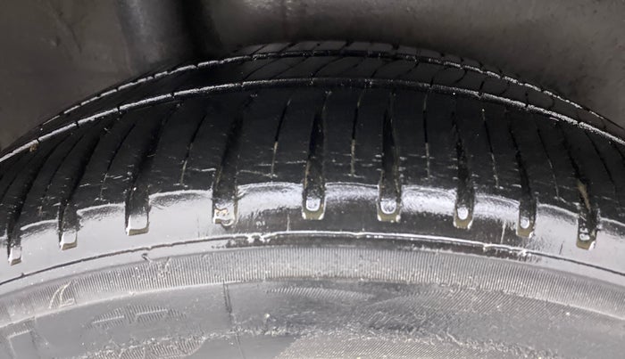 2012 Honda City 1.5L I-VTEC V MT, Petrol, Manual, 1,18,753 km, Right Rear Tyre Tread