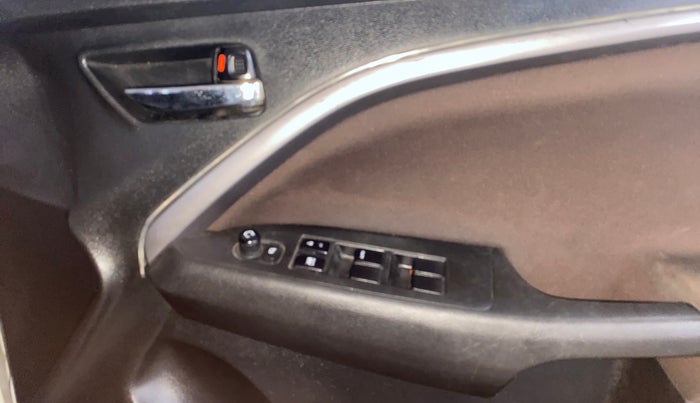 2022 Maruti BREZZA ZXI SMART HYBRID , Petrol, Manual, 77,810 km, Driver Side Door Panels Control