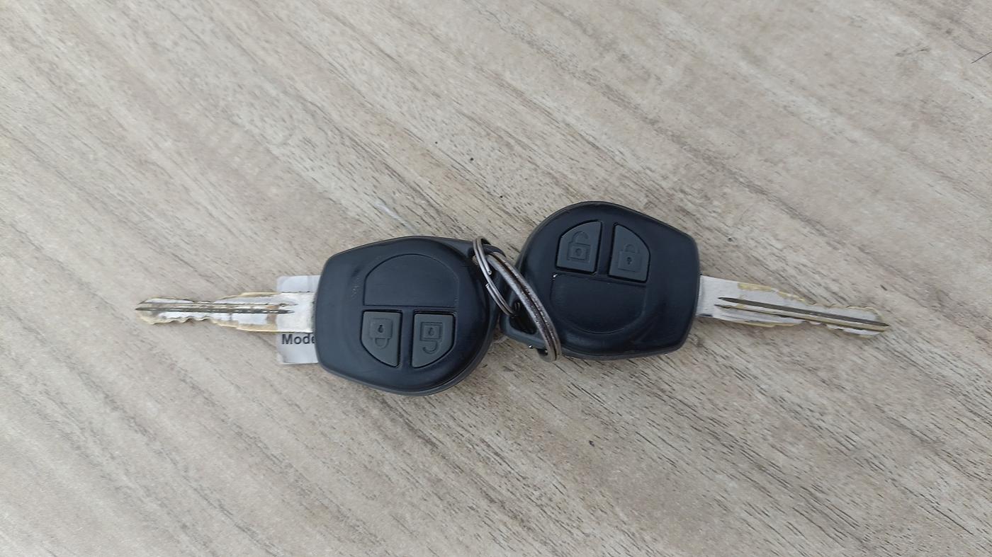 2016 Maruti Swift LXI, Petrol, Manual, 1,45,376 km, Key Close Up