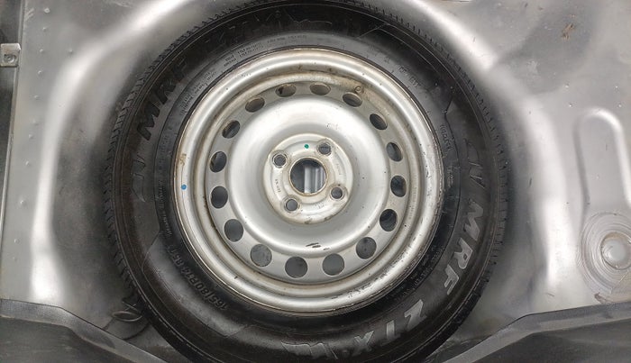 2016 Maruti Swift LXI, Petrol, Manual, 1,45,330 km, Spare Tyre