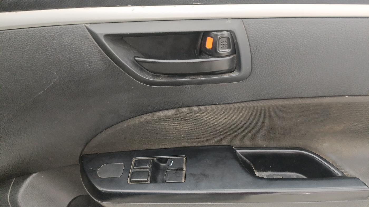 2016 Maruti Swift LXI, Petrol, Manual, 1,45,376 km, Driver Side Door Panels Control