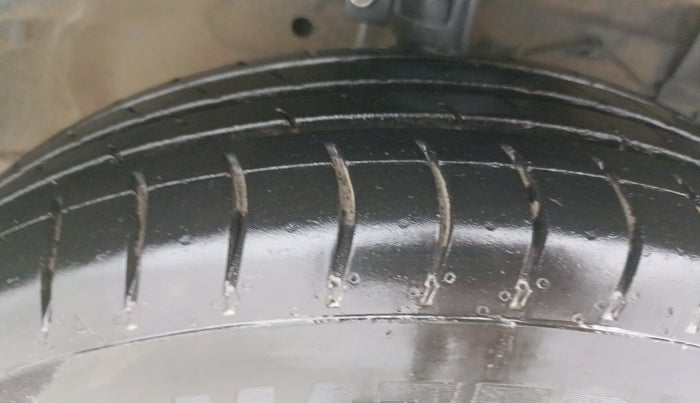 2016 Maruti Swift LXI, Petrol, Manual, 1,45,330 km, Right Front Tyre Tread