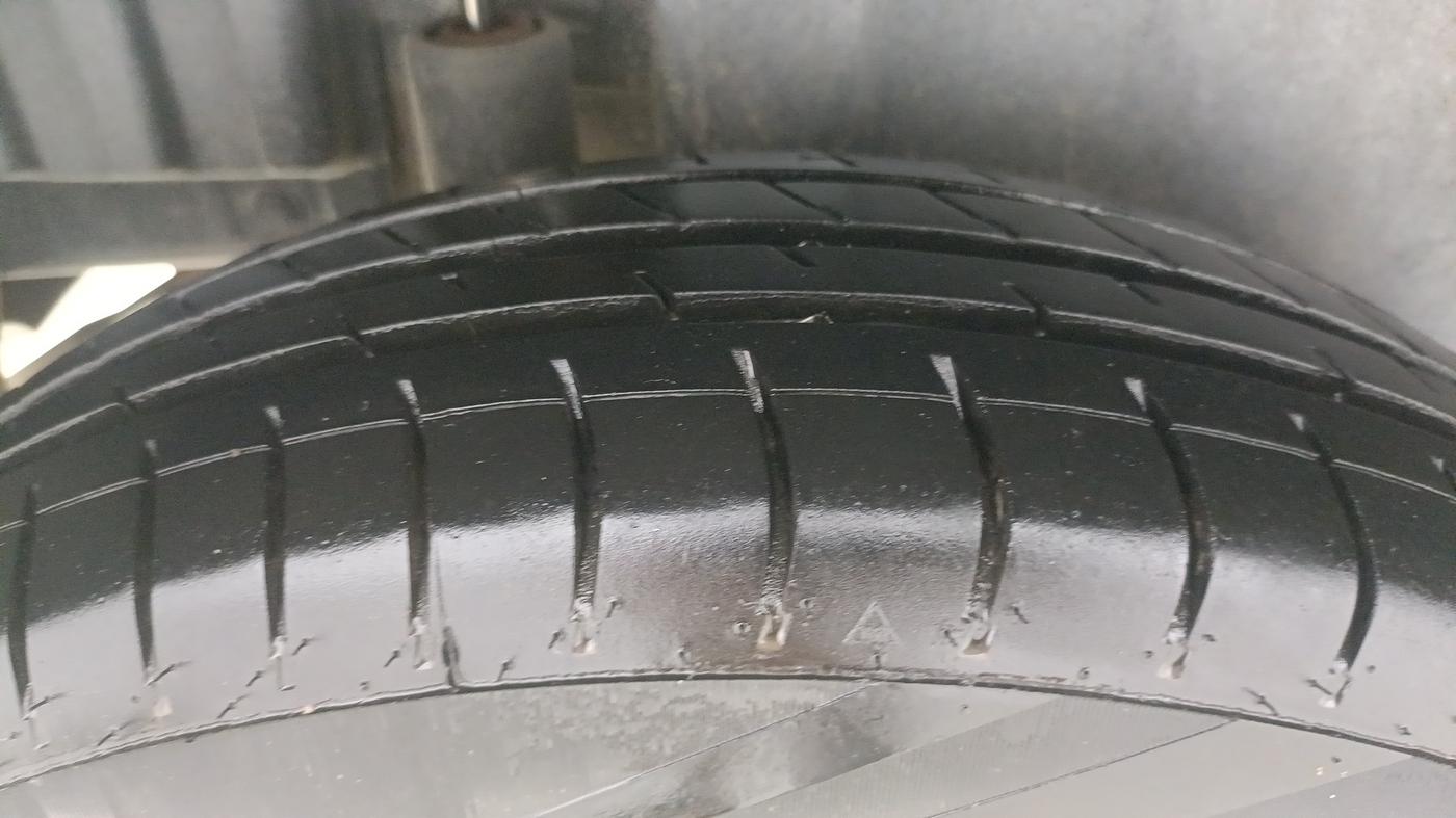 2016 Maruti Swift LXI, Petrol, Manual, 1,45,376 km, Right Rear Tyre Tread