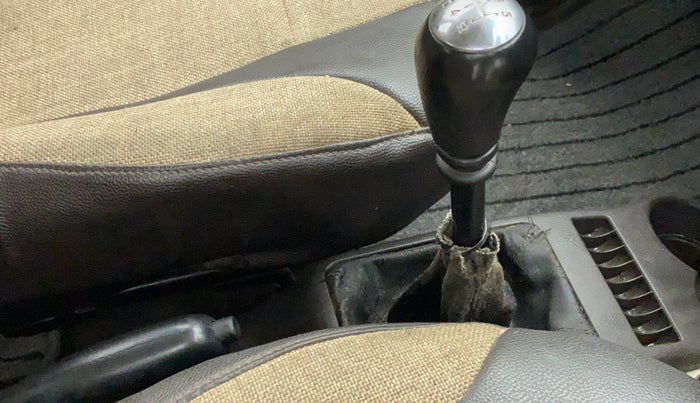 2014 Hyundai Santro Xing GL PLUS, Petrol, Manual, 55,620 km, Gear lever - Boot cover slightly torn