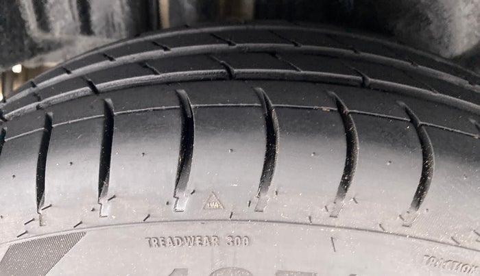 2013 Maruti Swift Dzire VXI, Petrol, Manual, 83,329 km, Right Rear Tyre Tread