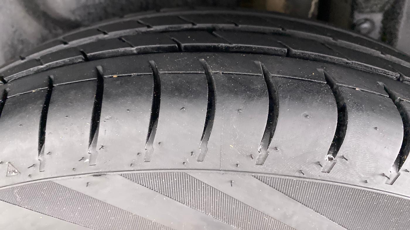2013 Maruti Swift Dzire VXI, Petrol, Manual, 83,329 km, Left Rear Tyre Tread