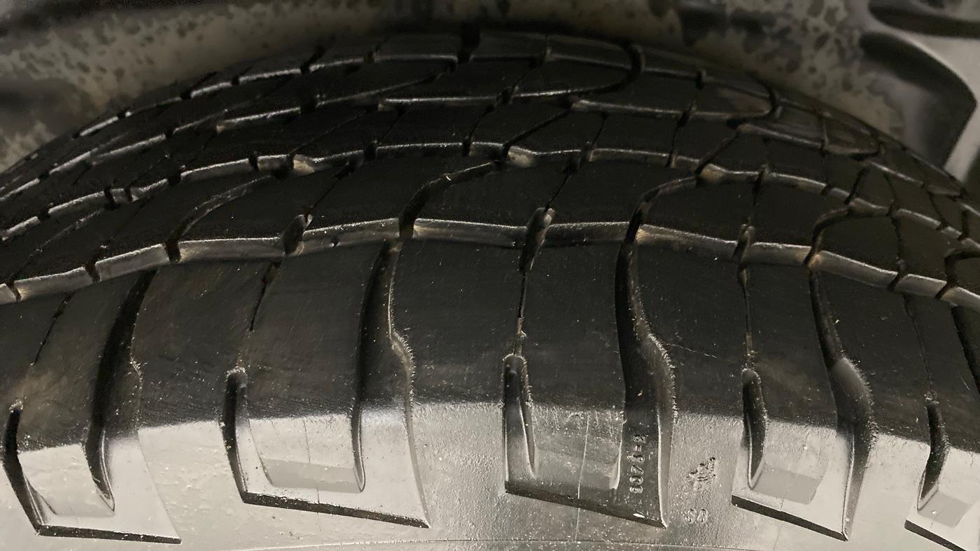 2017 Tata Hexa Varicor 400 XM, Diesel, Manual, 84,425 km, Left Rear Tyre Tread