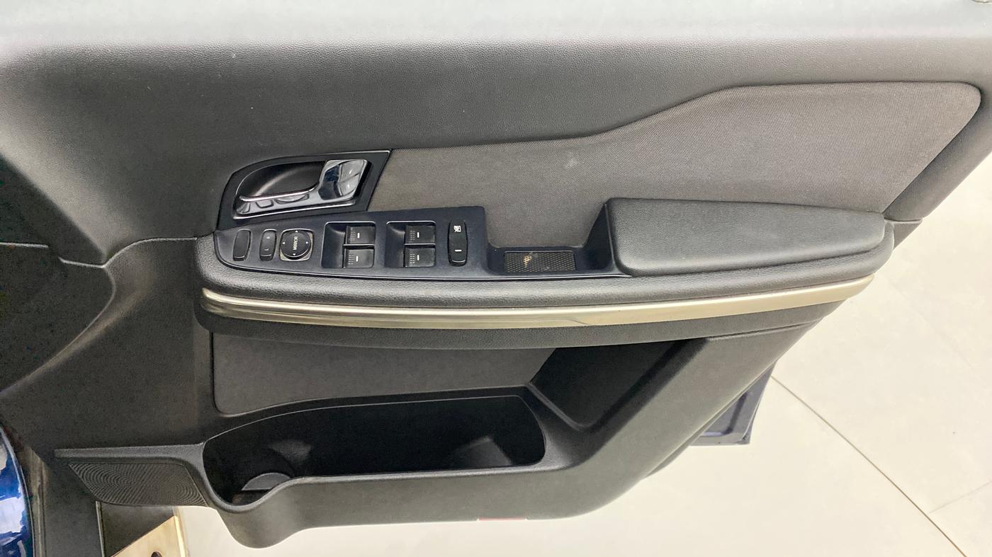 2017 Tata Hexa Varicor 400 XM, Diesel, Manual, 84,425 km, Driver Side Door Panels Control