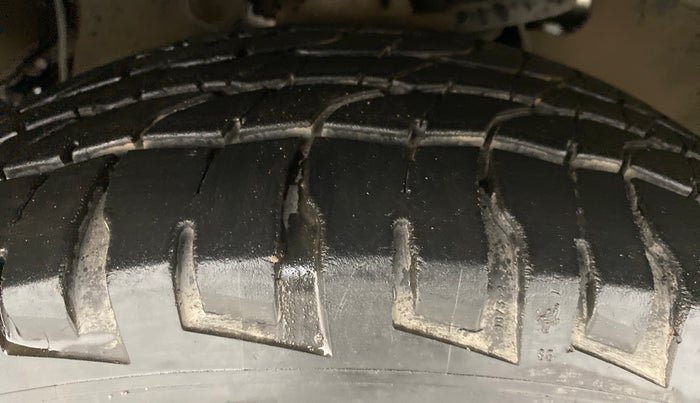 2017 Tata Hexa Varicor 400 XM, Diesel, Manual, 84,425 km, Right Front Tyre Tread