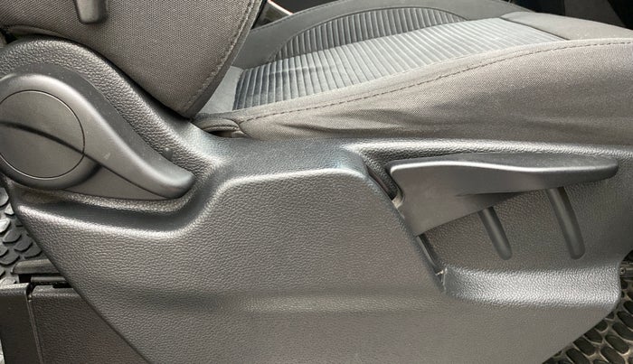 2017 Tata Hexa Varicor 400 XM, Diesel, Manual, 84,425 km, Driver Side Adjustment Panel